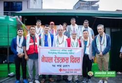 नेपाल रेडक्रस सोसाइटी लमजुङ शाखाद्वारा मानवसेवा आश्रम लमजुङमा लत्ताकपडा सहयाेग